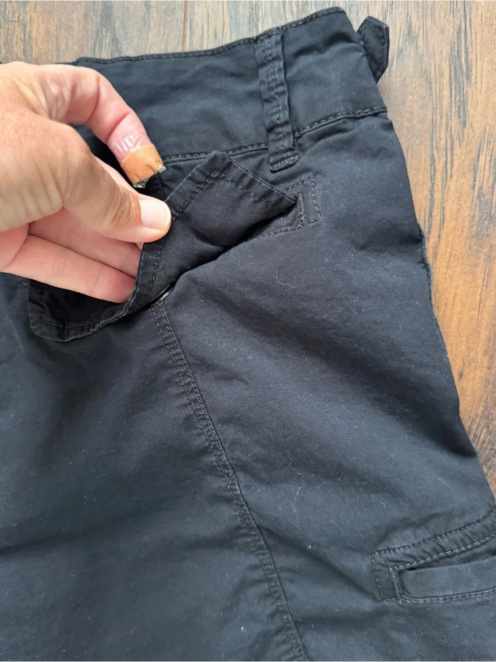 Sanctuary Size 26 Black Roll Tab Cargo Shorts